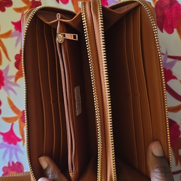 Dooney & Bourke Brinley Leather Tote Bag - Picture 10 of 10